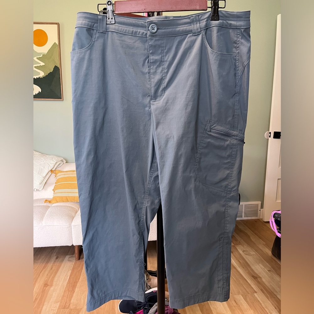 Eddie Bauer Slate Blue Capri Cargo Pants